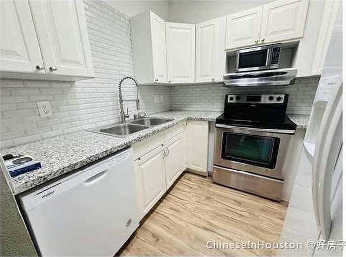 photo 1: 10811 Richmond Avenue Unit 77, Houston TX 77042