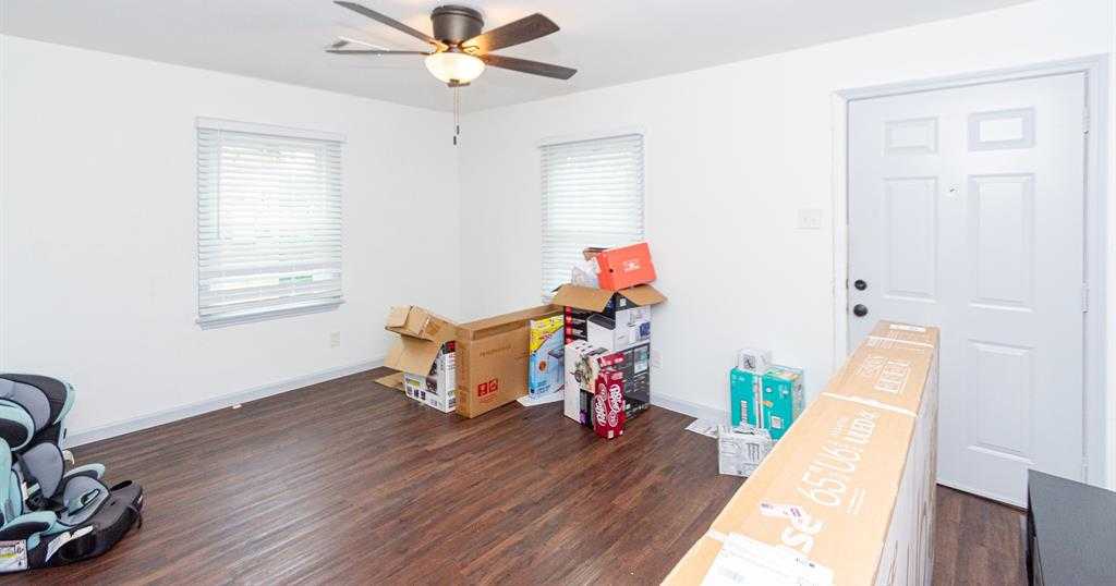 photo 2: 4606 Sharon Street, Houston TX 77020