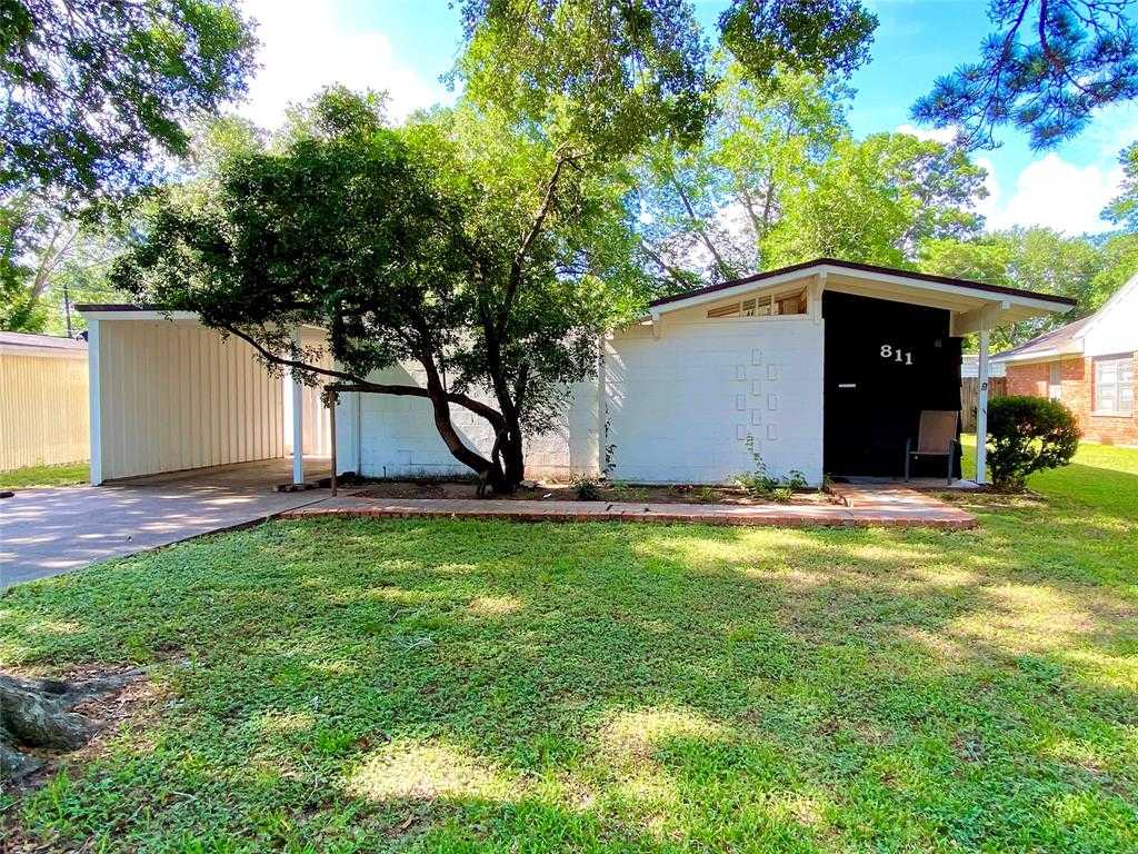 photo 1: 811 Peach Street, El Campo TX 77437