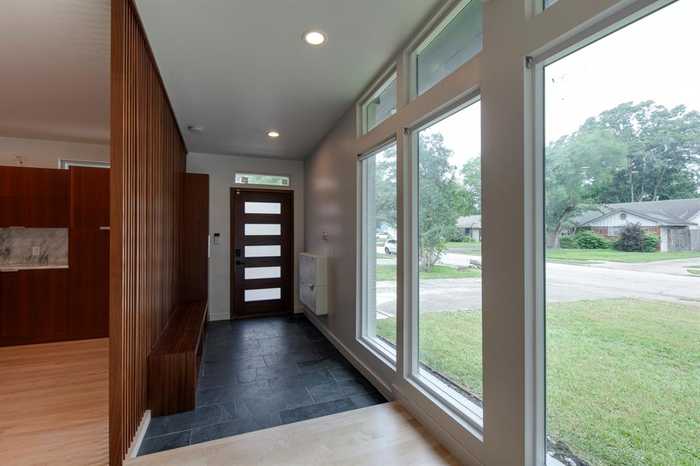 photo 2: 4329 Kingfisher Drive, Houston TX 77035