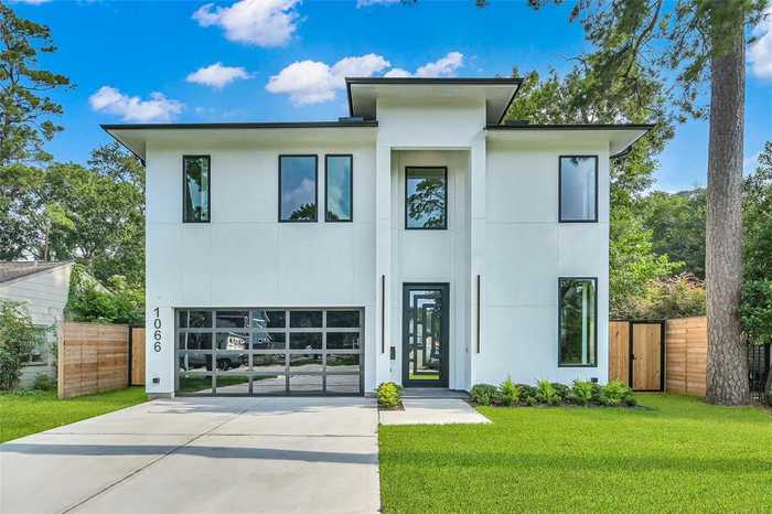 photo 1: 1066 Gardenia Drive, Houston TX 77018