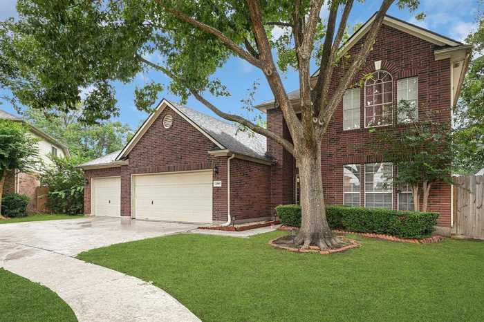 photo 2: 13907 Bentpath Drive, Houston TX 77014