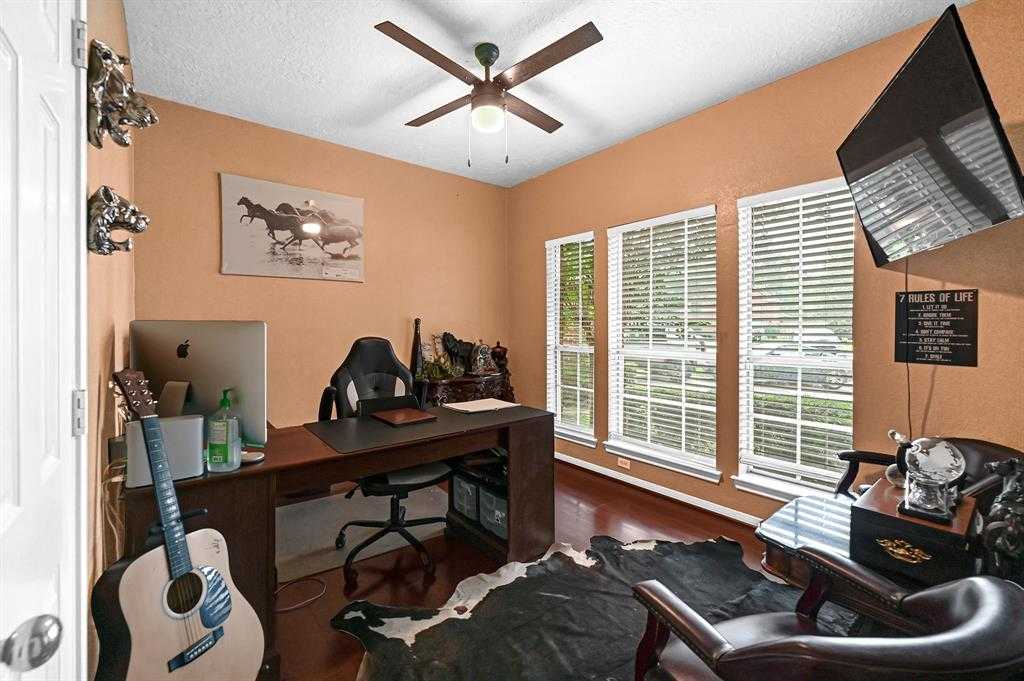 photo 3: 13907 Bentpath Drive, Houston TX 77014