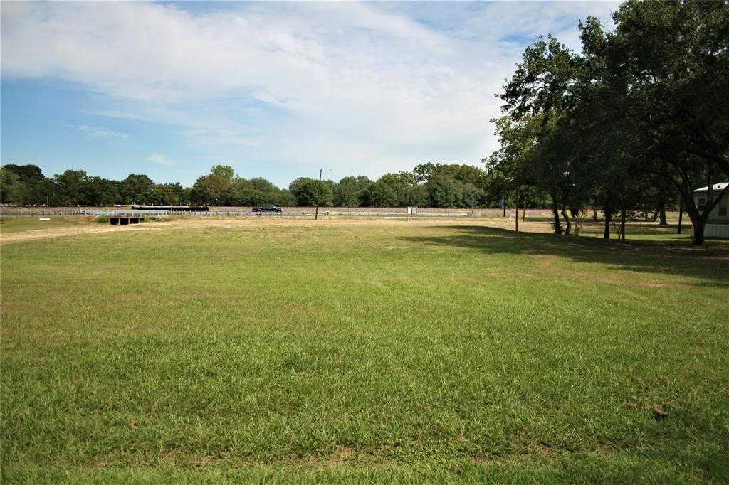 photo 2: 5815 Commerce Street, Wallis TX 77485