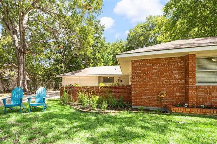 photo 2: 4846 Kingfisher Drive, Houston TX 77035