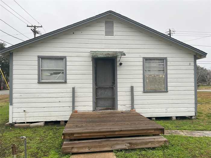 photo 1: 3200 Moore Avenue, Bay City TX 77414