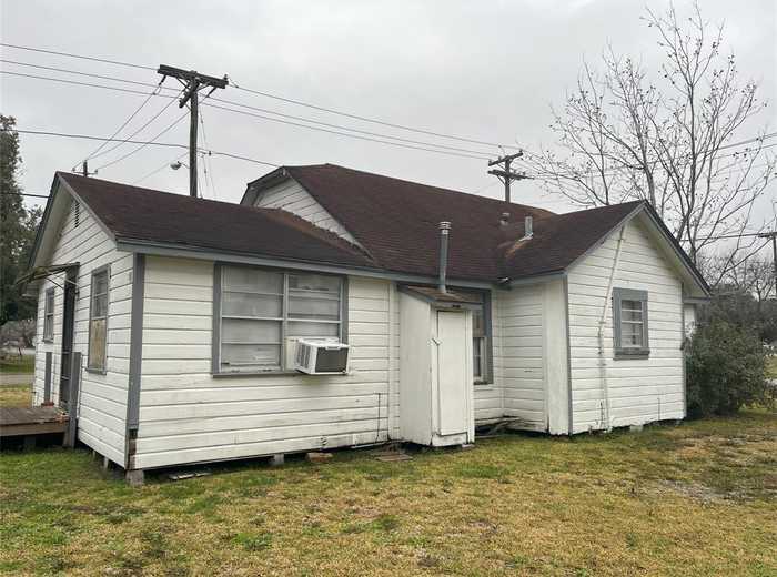 photo 2: 3200 Moore Avenue, Bay City TX 77414