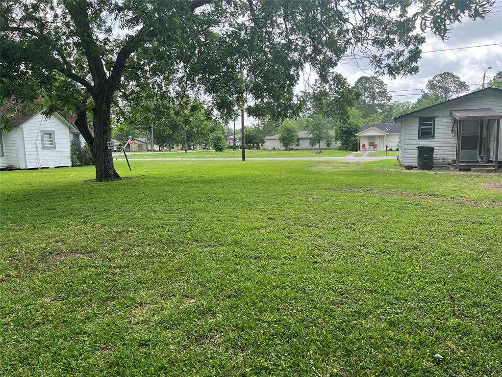 photo 2: 3208 Moore Avenue, Bay City TX 77414