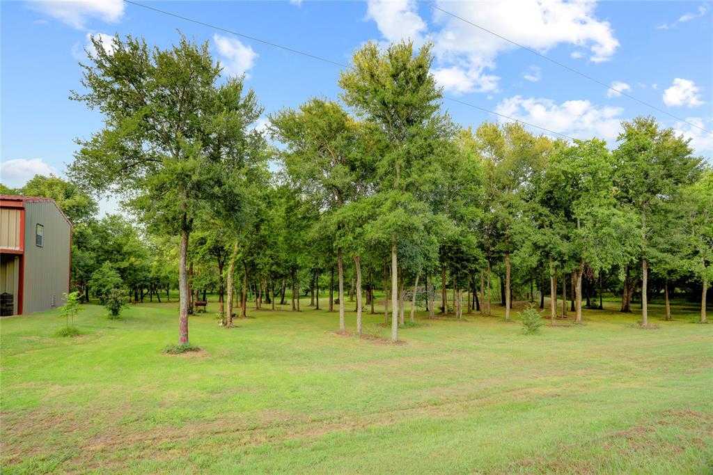 photo 3: 4951 Baldwin Drive, East Bernard TX 77435