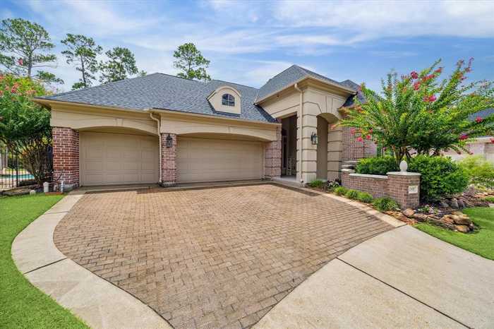 photo 2: 2007 Fairway Green Drive, Kingwood TX 77339