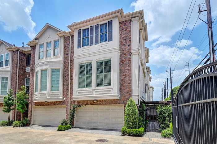 photo 1: 1902 Greenwich Terrace Drive, Houston TX 77019