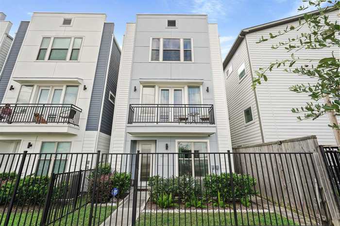 photo 1: 2617 Hutchins Street, Houston TX 77004