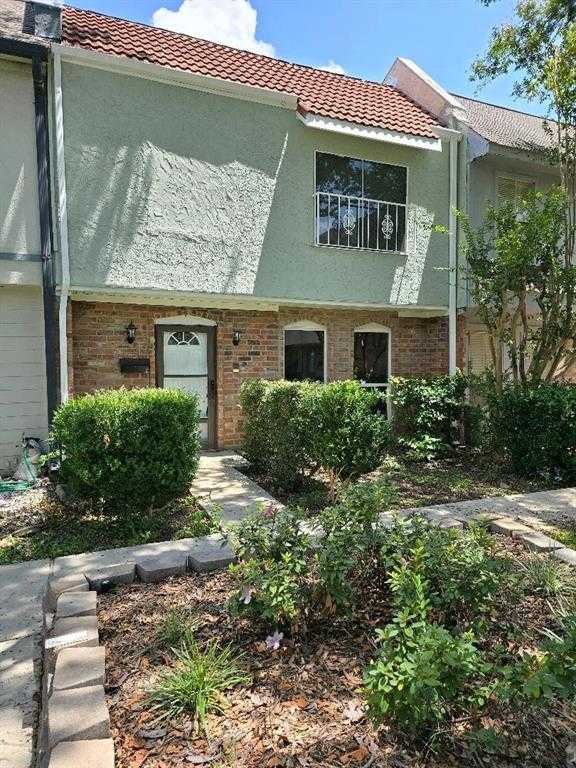 photo 1: 10822 Briar Forest Drive Unit 36, Houston TX 77042