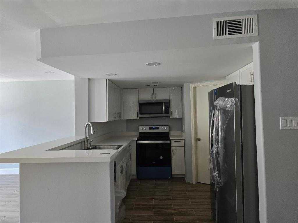 photo 3: 10822 Briar Forest Drive Unit 36, Houston TX 77042