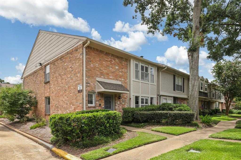 photo 1: 727 Bunker Hill Road Unit 12, Houston TX 77024