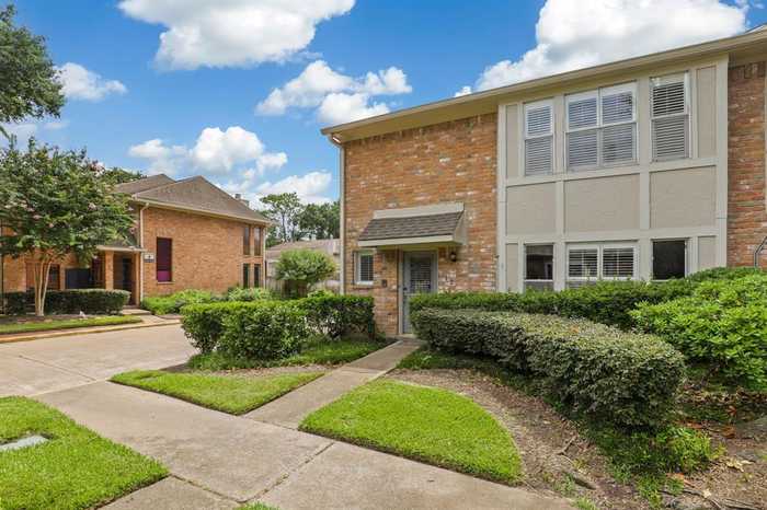 photo 2: 727 Bunker Hill Road Unit 12, Houston TX 77024