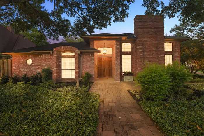 photo 2: 7202 Athlone Drive, Houston TX 77088