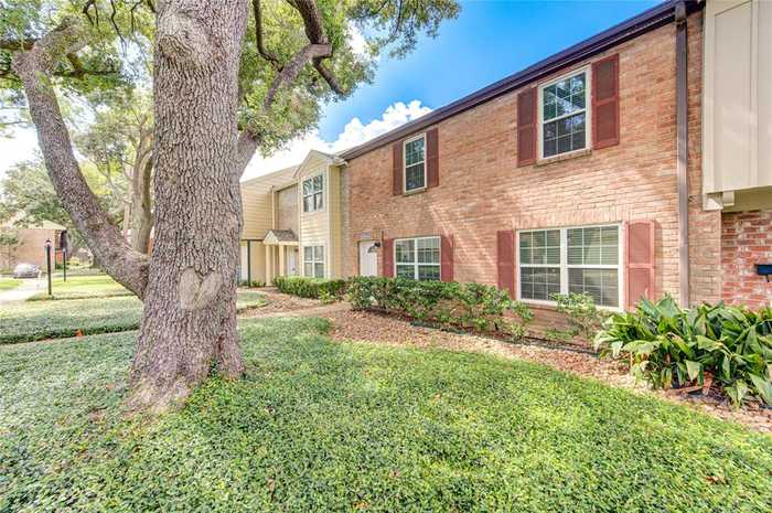 photo 2: 10316 Briar Forest Drive Unit 28, Houston TX 77042