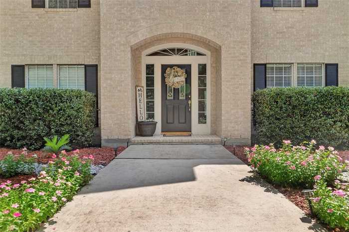 photo 2: 16620 Stonecrest Drive, Conroe TX 77302