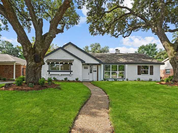 photo 1: 5927 Warm Springs Road, Houston TX 77035