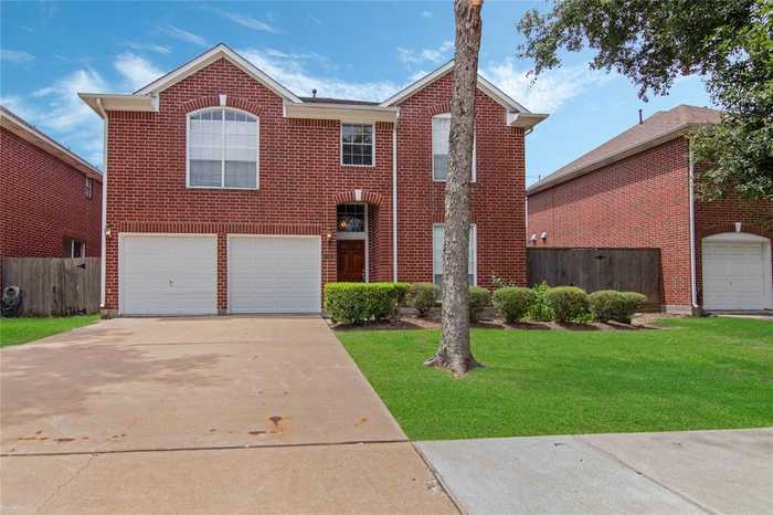 photo 2: 11943 Meadow Crest Drive, Meadows Place TX 77477