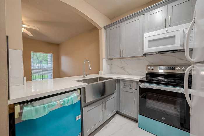 photo 1: 10811 Richmond Avenue Unit 113, Houston TX 77042