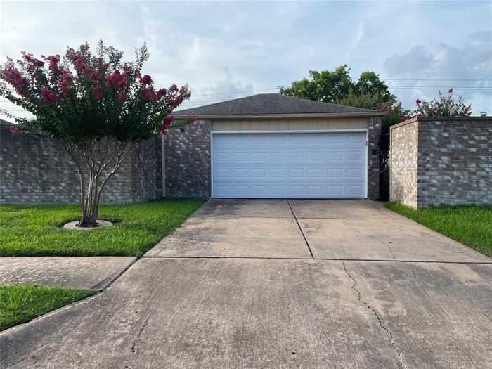 photo 1: 9206 Homeland Drive, Houston TX 77083