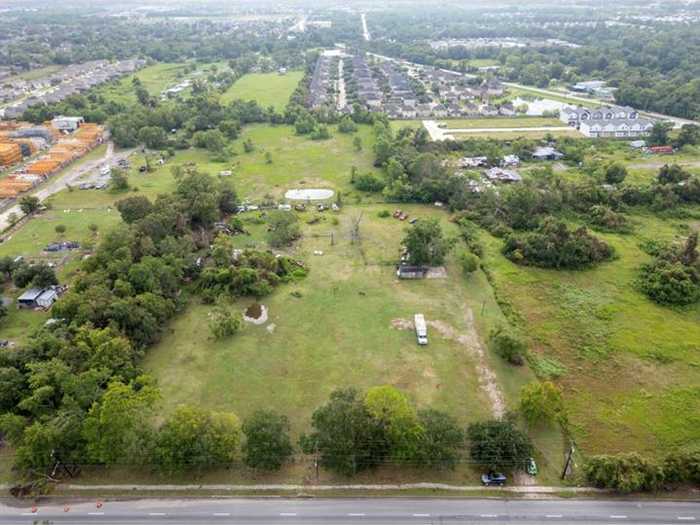 photo 2: 13015 Cullen Boulevard, Houston TX 77047