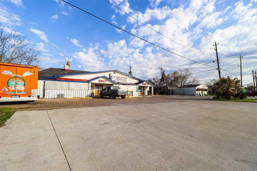 photo 1: 627 Freeport Street, Houston TX 77015