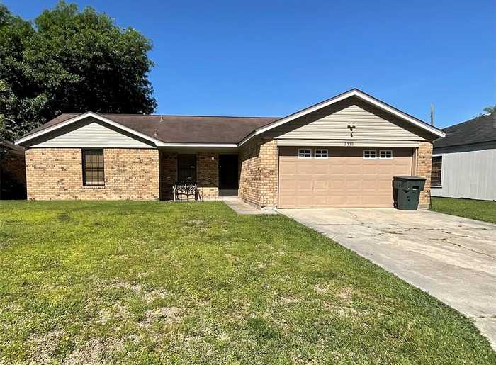 photo 2: 2330 Somerset Street, Beaumont TX 77707