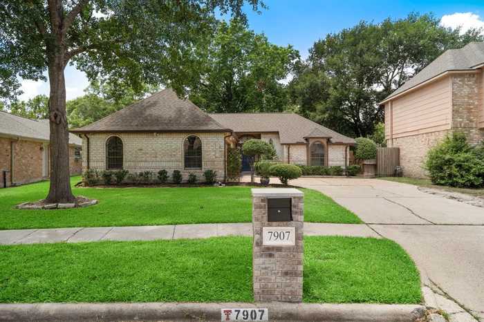 photo 1: 7907 Bayou Forest Drive, Houston TX 77088