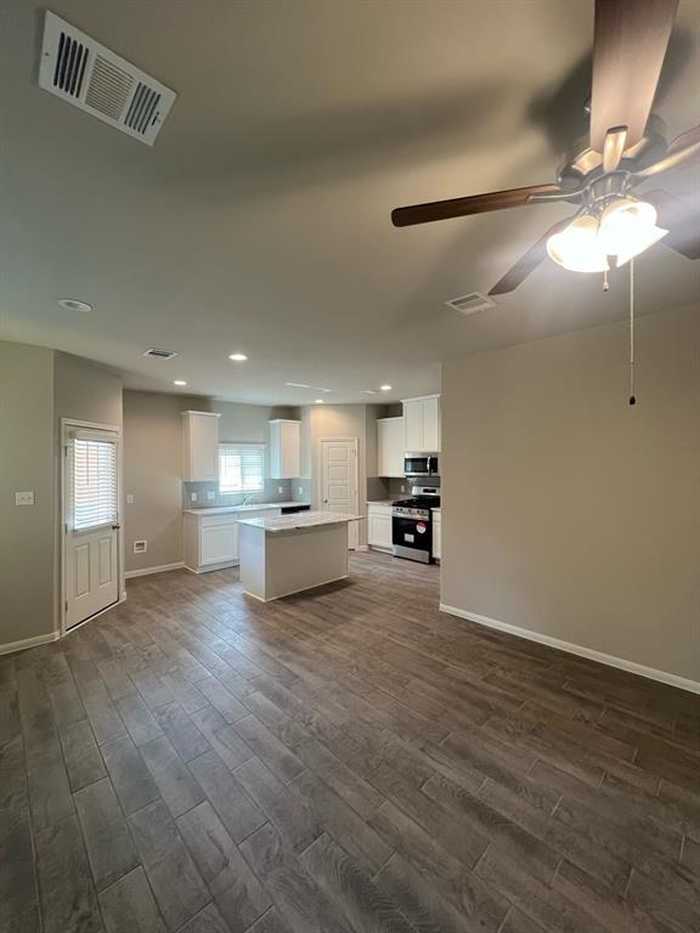 photo 2: 418 Emerald Thicket, Huffman TX 77336