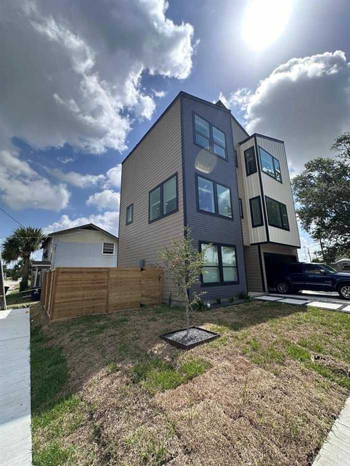 photo 2: 3475 Simmons Street Street, Houston TX 77004