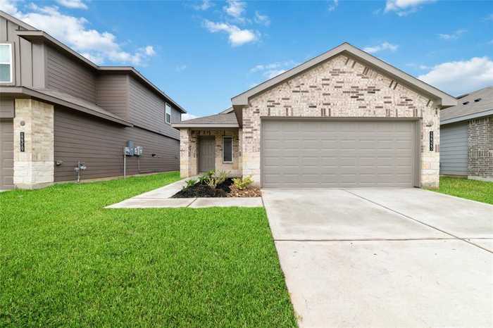 photo 1: 12323 Morning Vista Drive, Houston TX 77014