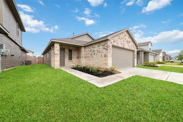 photo 2: 12323 Morning Vista Drive, Houston TX 77014