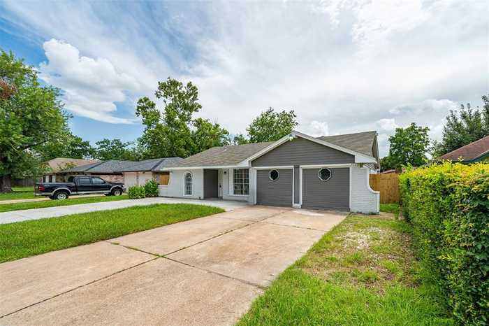 photo 2: 1607 Winter Bay Lane, Houston TX 77088