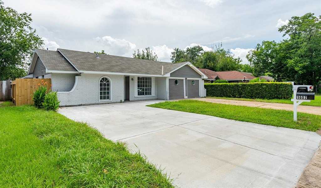 photo 3: 1607 Winter Bay Lane, Houston TX 77088