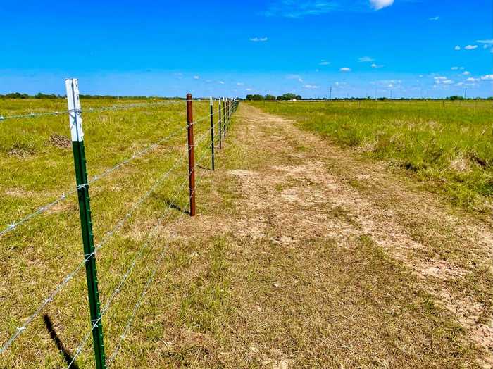 photo 10: 837 Kaechele Road, Wallis TX 77485