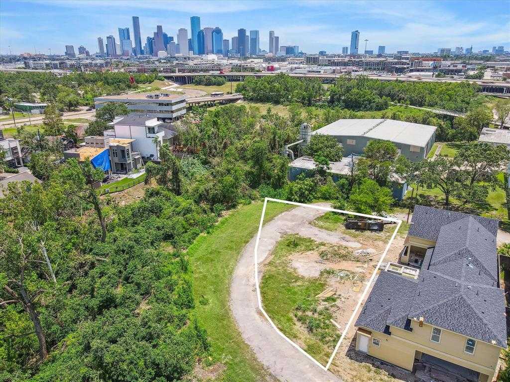 photo 1: 717 E 5 1/2 Street, Houston TX 77007