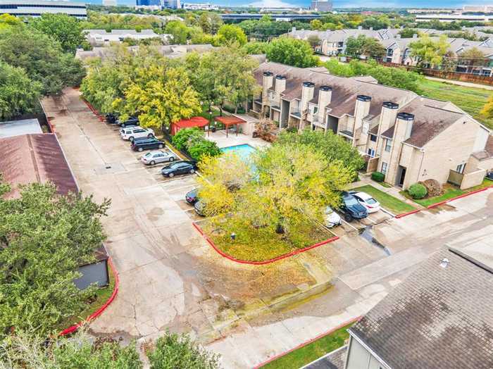 photo 2: 10811 Richmond Avenue Unit 133, Houston TX 77042