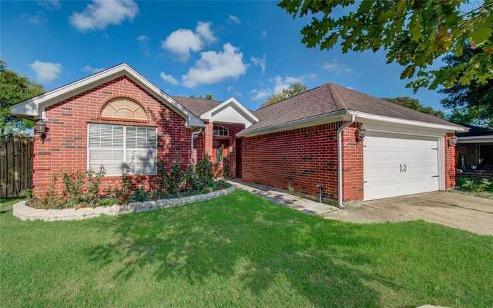 photo 1: 959 Heathfield, Channelview TX 77530