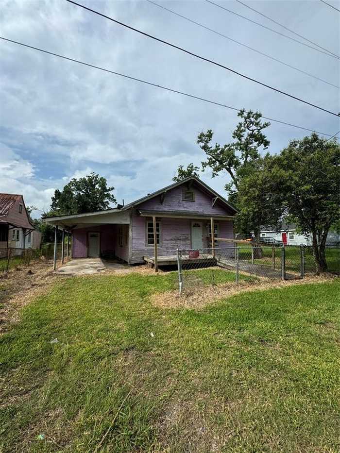 photo 1: 1403 W Curtis Avenue, Orange TX 77630