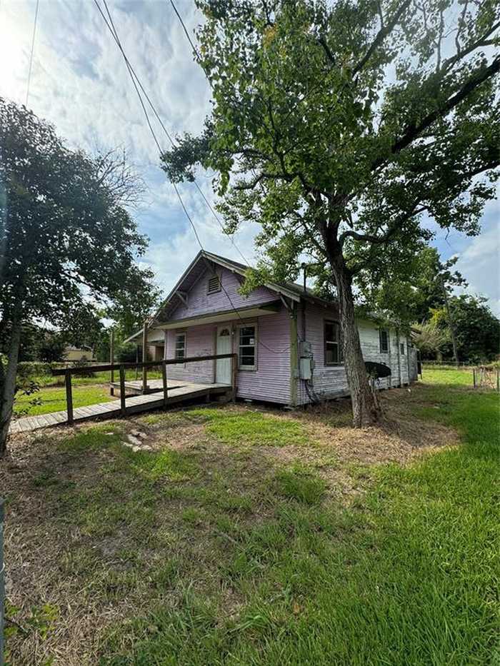 photo 2: 1403 W Curtis Avenue, Orange TX 77630