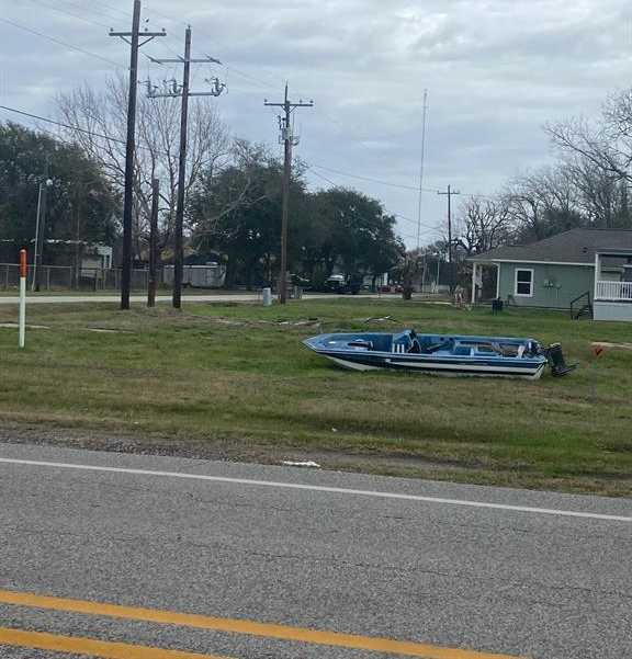 photo 1: 1368 Tx-124, High Island TX 77623