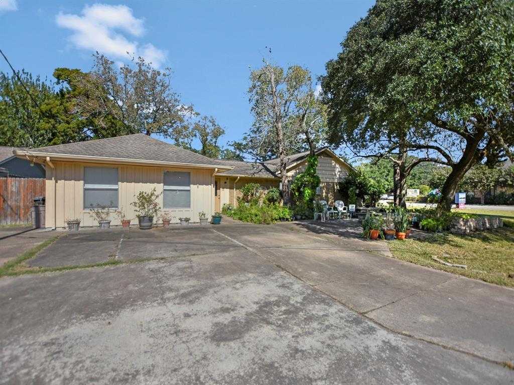 photo 3: 1218 S Johnson Street, Alvin TX 77511