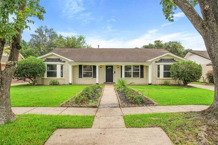 photo 1: 5527 Wigton Drive, Houston TX 77096