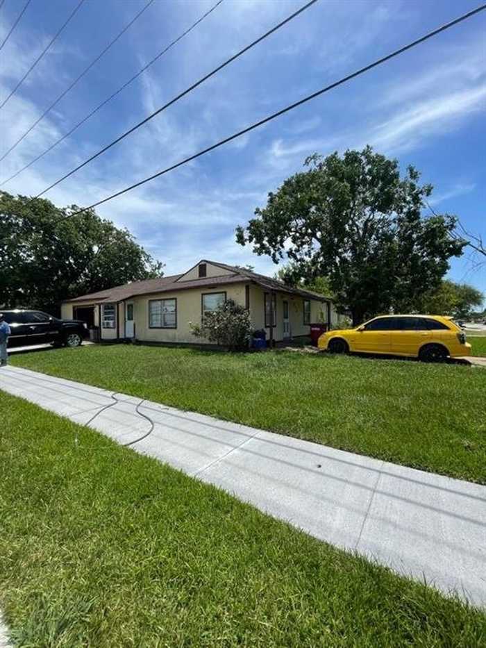 photo 1: 826 W 12th Street, Freeport TX 77541