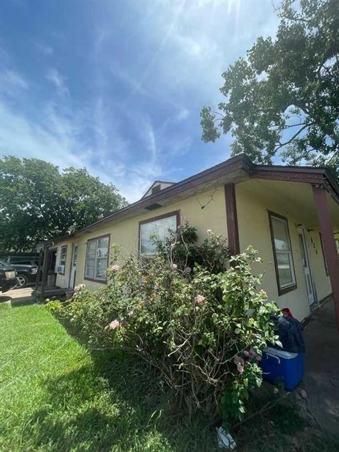 photo 2: 826 W 12th Street, Freeport TX 77541