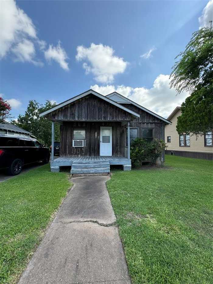 photo 1: 1118 W 4th Street, Freeport TX 77541