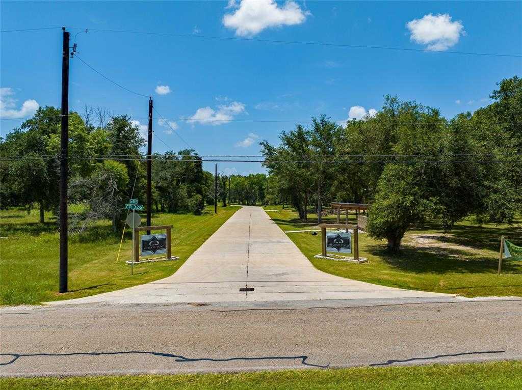 photo 3: 33 Lakeview Drive, Alvin TX 77511